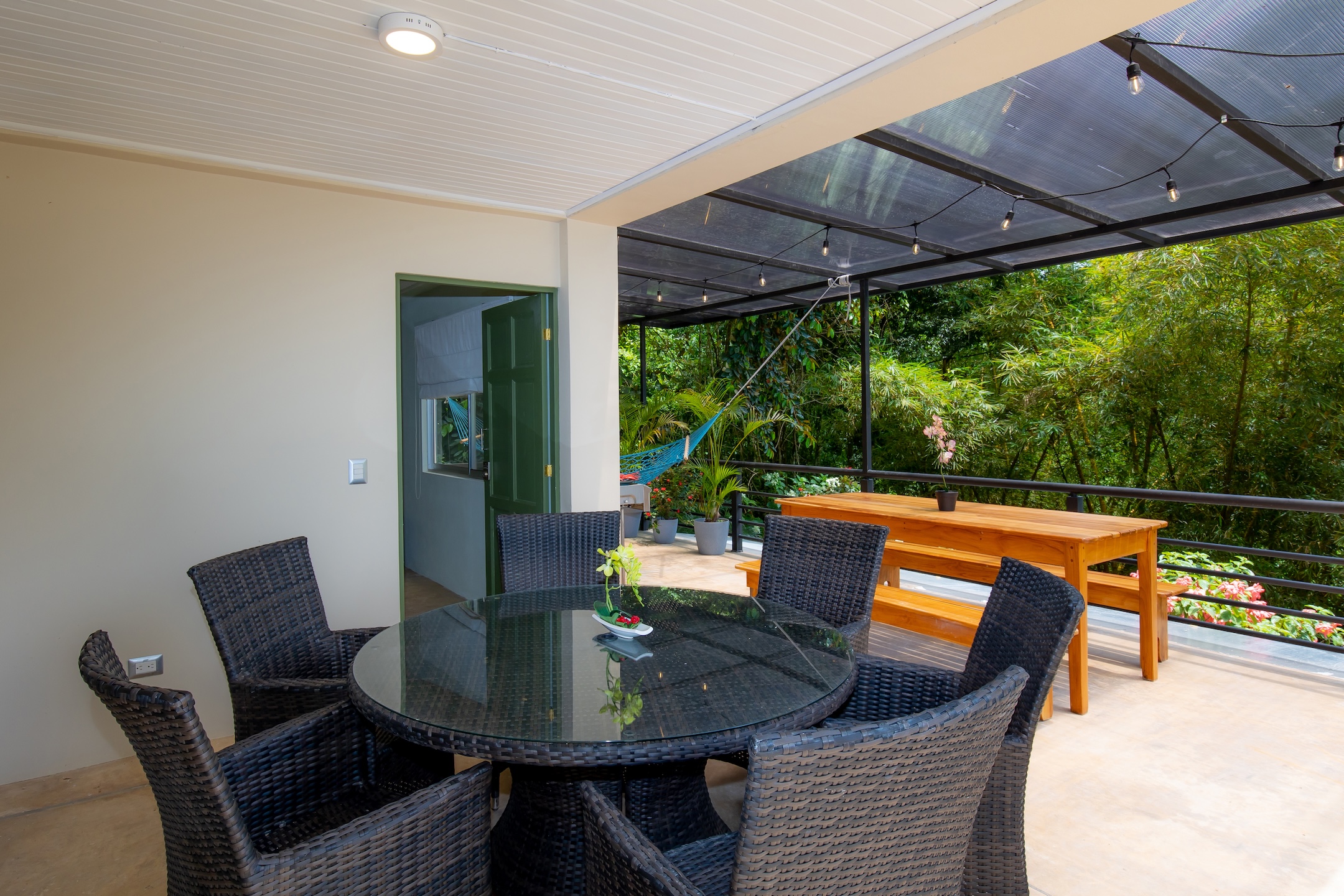 VILLA CAIMITO: EXCLUSIVE 9-BEDROOM PROPERTY WITH PACIFIC VIEWS, IN MANUEL ANTONIO