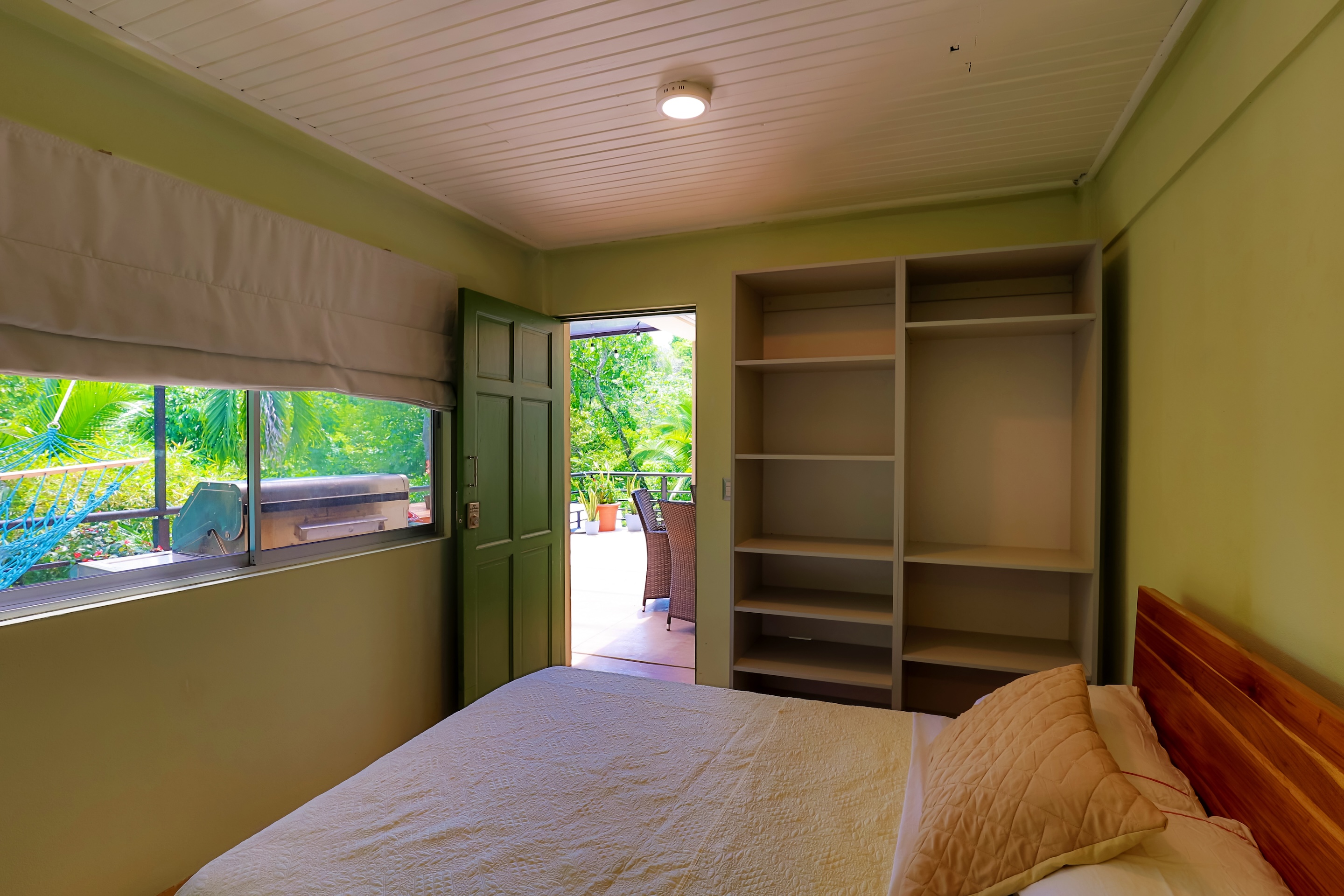 VILLA CAIMITO: EXCLUSIVE 9-BEDROOM PROPERTY WITH PACIFIC VIEWS, IN MANUEL ANTONIO