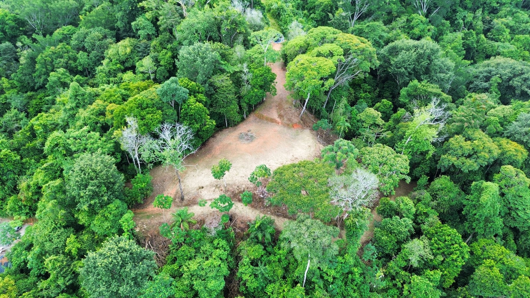 EXCLUSIVE 5.08-ACRE PROPERTY WITH OCEAN AND MOUNTAIN VIEWS, IN PUNTA MALA