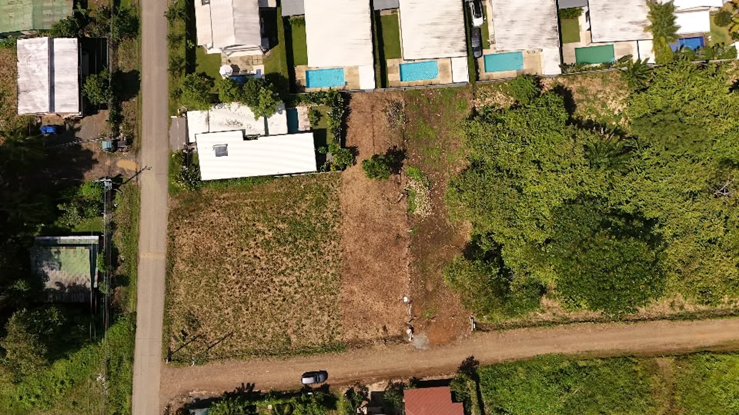 LOT WITH POTENTIAL FOR A HOUSE AND RENTAL APARTMENT, IN UVITA