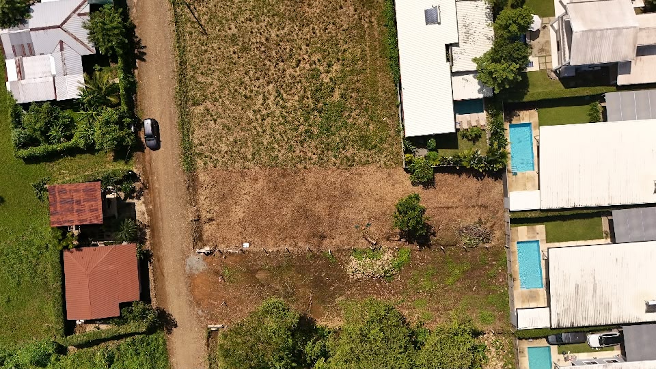 LOT WITH POTENTIAL FOR A HOUSE AND RENTAL APARTMENT, IN UVITA