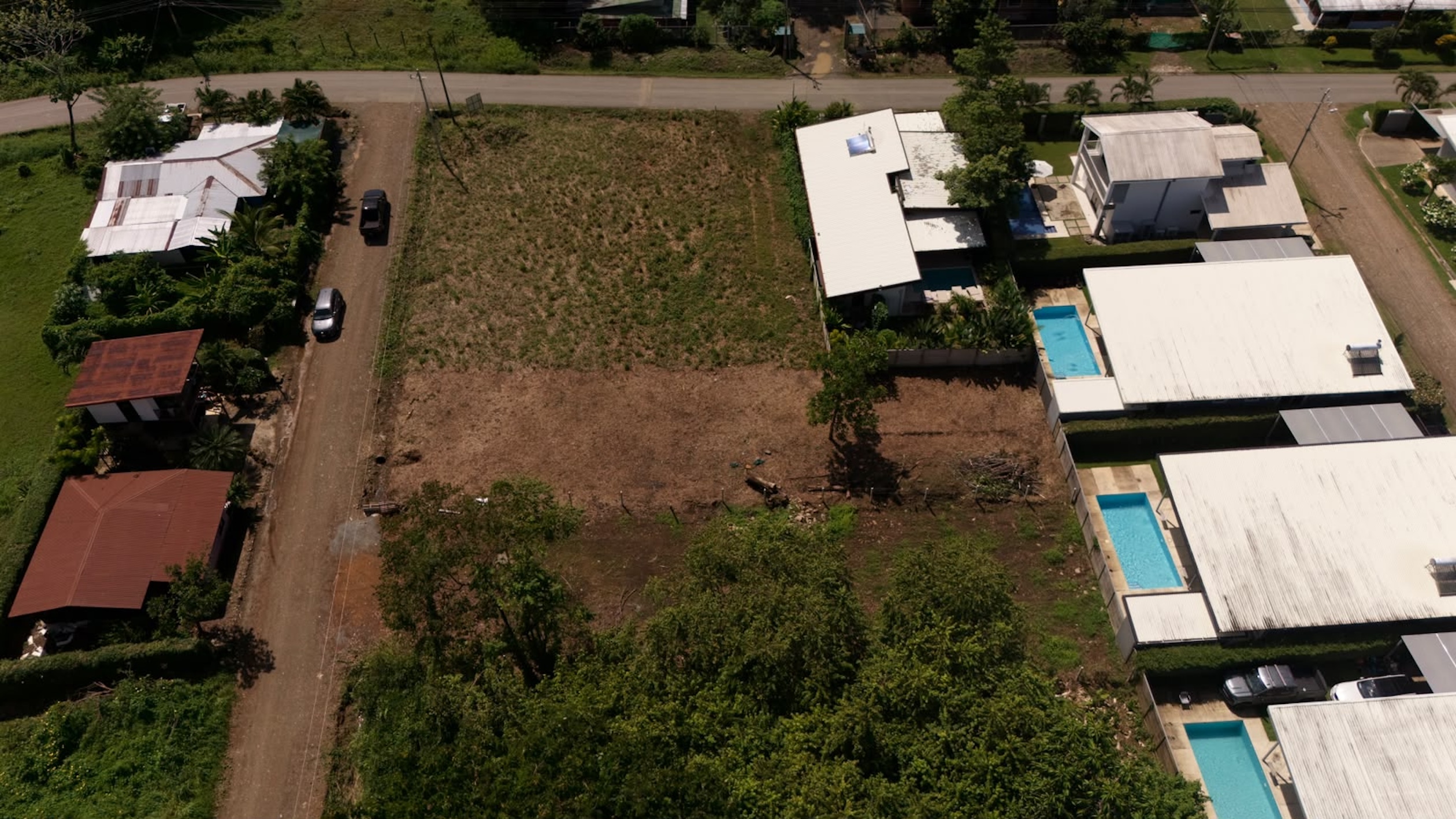 LOT WITH POTENTIAL FOR A HOUSE AND RENTAL APARTMENT, IN UVITA