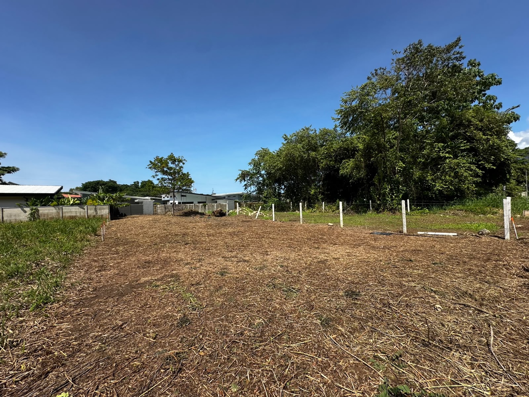 LOT WITH POTENTIAL FOR A HOUSE AND RENTAL APARTMENT, IN UVITA