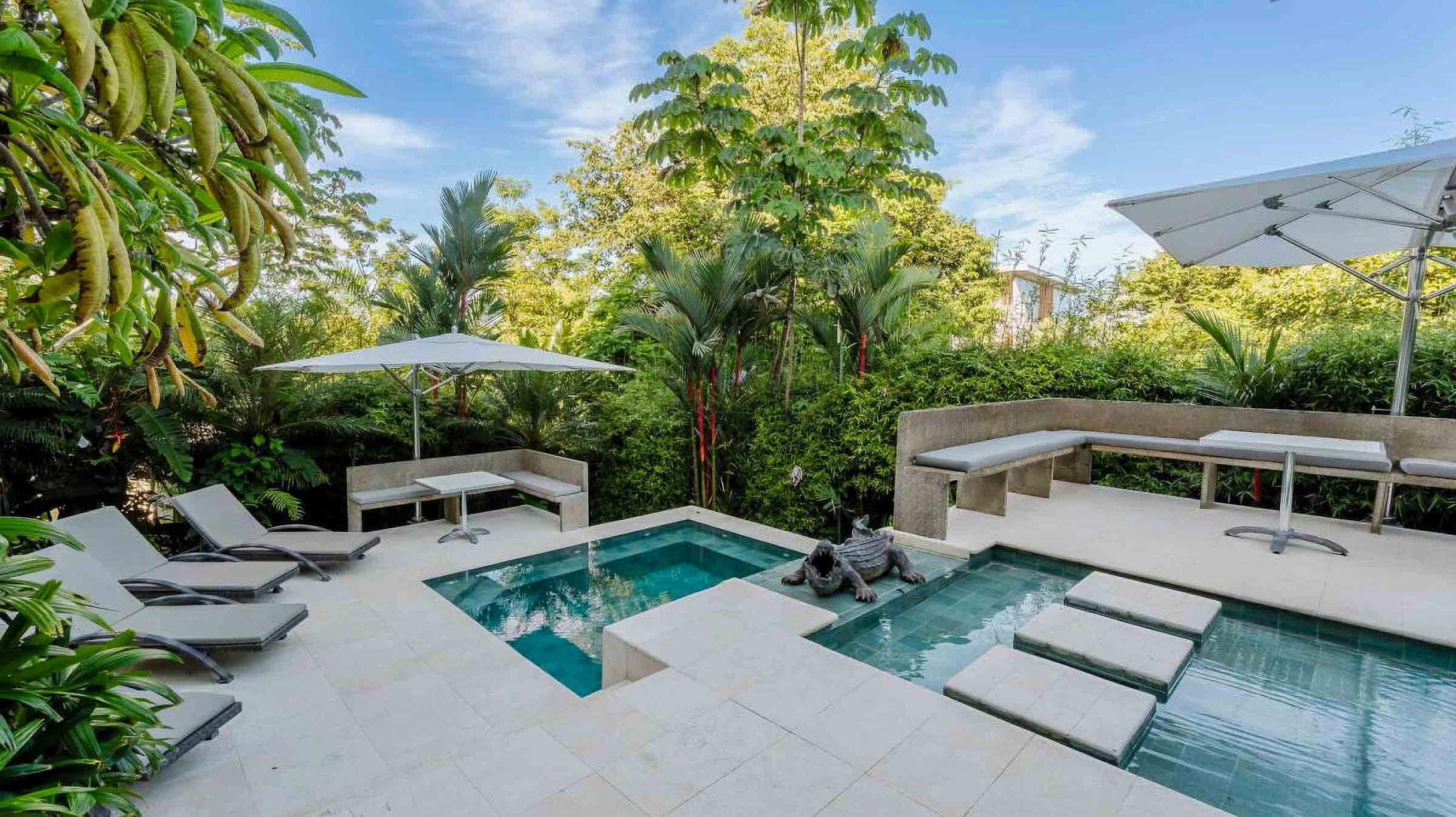 LUXURY VILLA WITH GUEST HOUSE AND HIGH RENTAL POTENTIAL, IN TULEMAR MANUEL ANTONIO