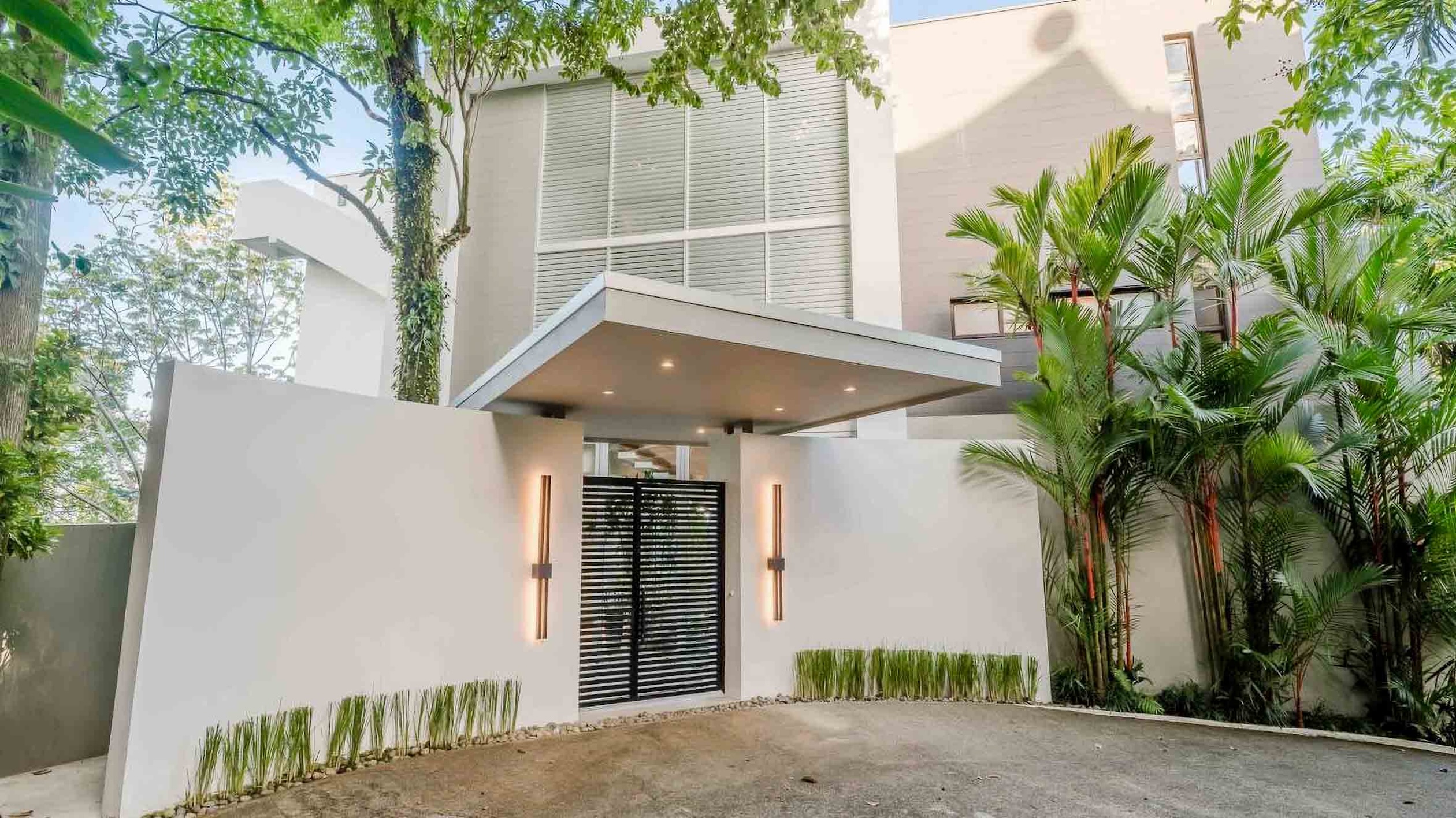 LUXURY VILLA WITH GUEST HOUSE AND HIGH RENTAL POTENTIAL, IN TULEMAR MANUEL ANTONIO