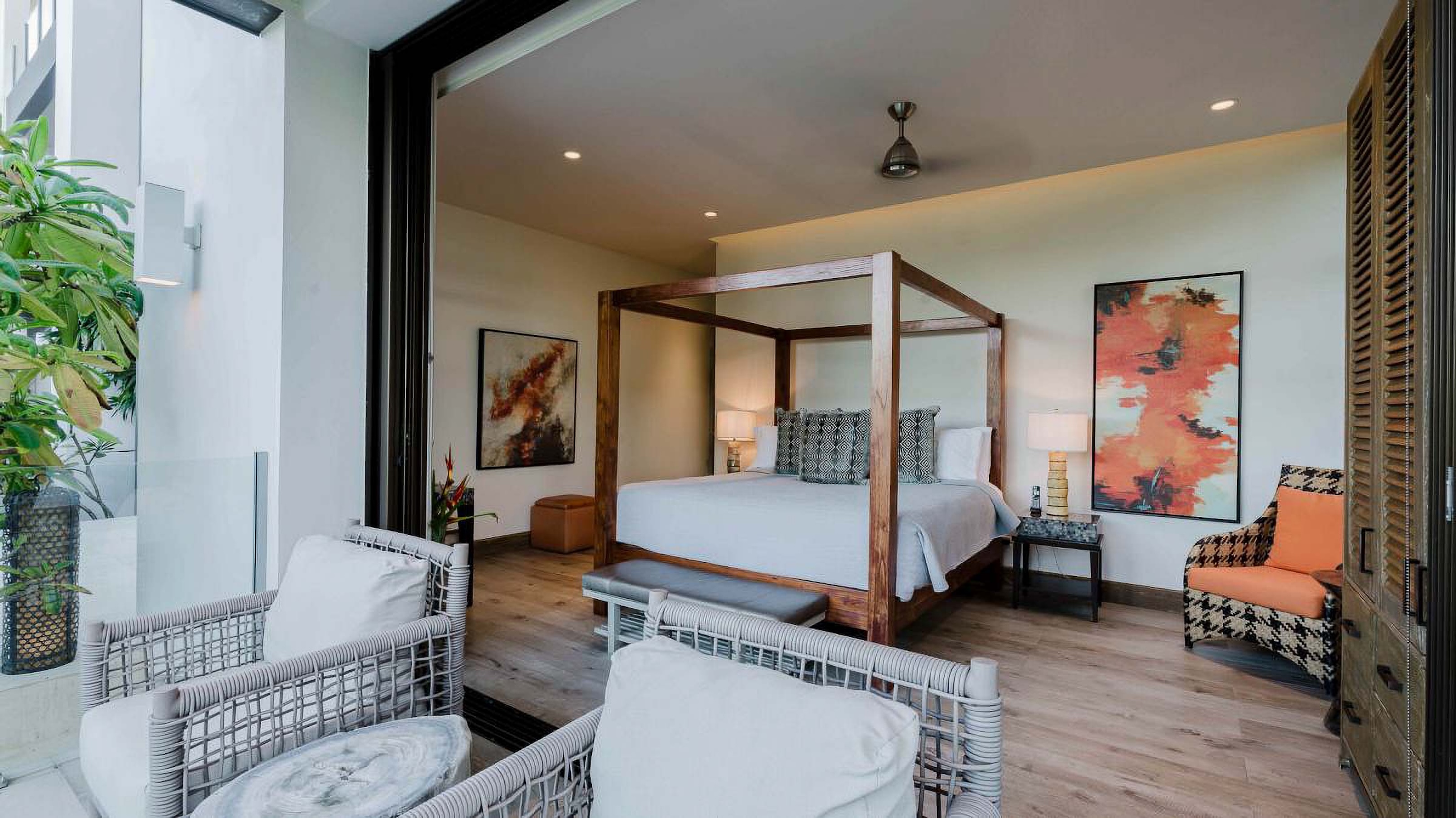 LUXURY VILLA WITH GUEST HOUSE AND HIGH RENTAL POTENTIAL, IN TULEMAR MANUEL ANTONIO