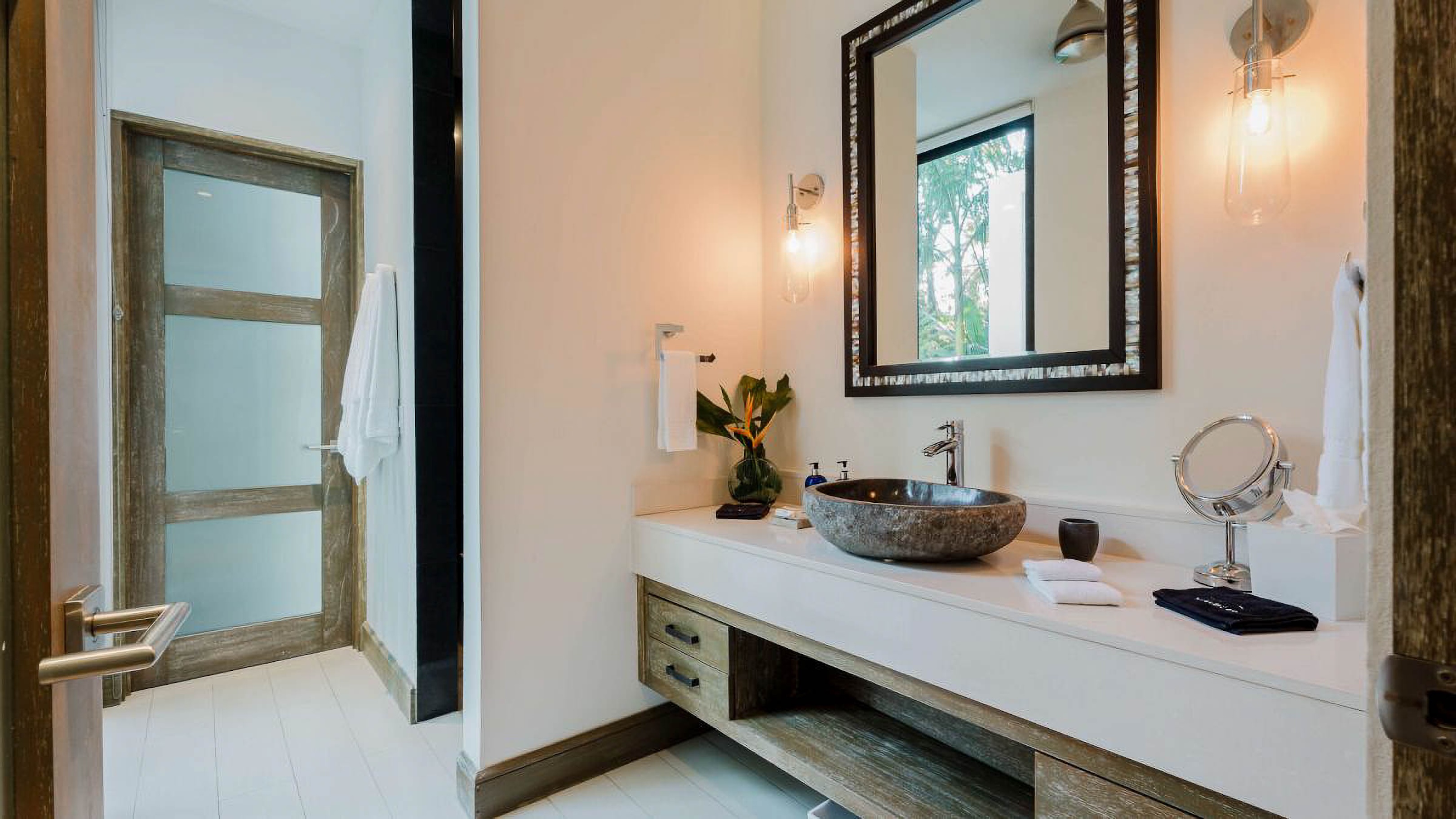 LUXURY VILLA WITH GUEST HOUSE AND HIGH RENTAL POTENTIAL, IN TULEMAR MANUEL ANTONIO
