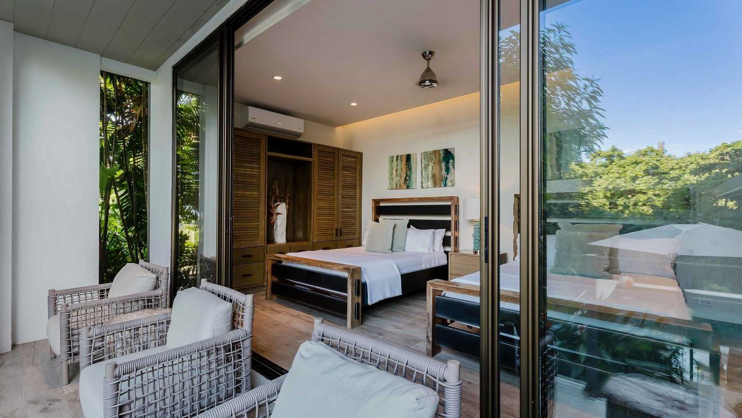 LUXURY VILLA WITH GUEST HOUSE AND HIGH RENTAL POTENTIAL, IN TULEMAR MANUEL ANTONIO