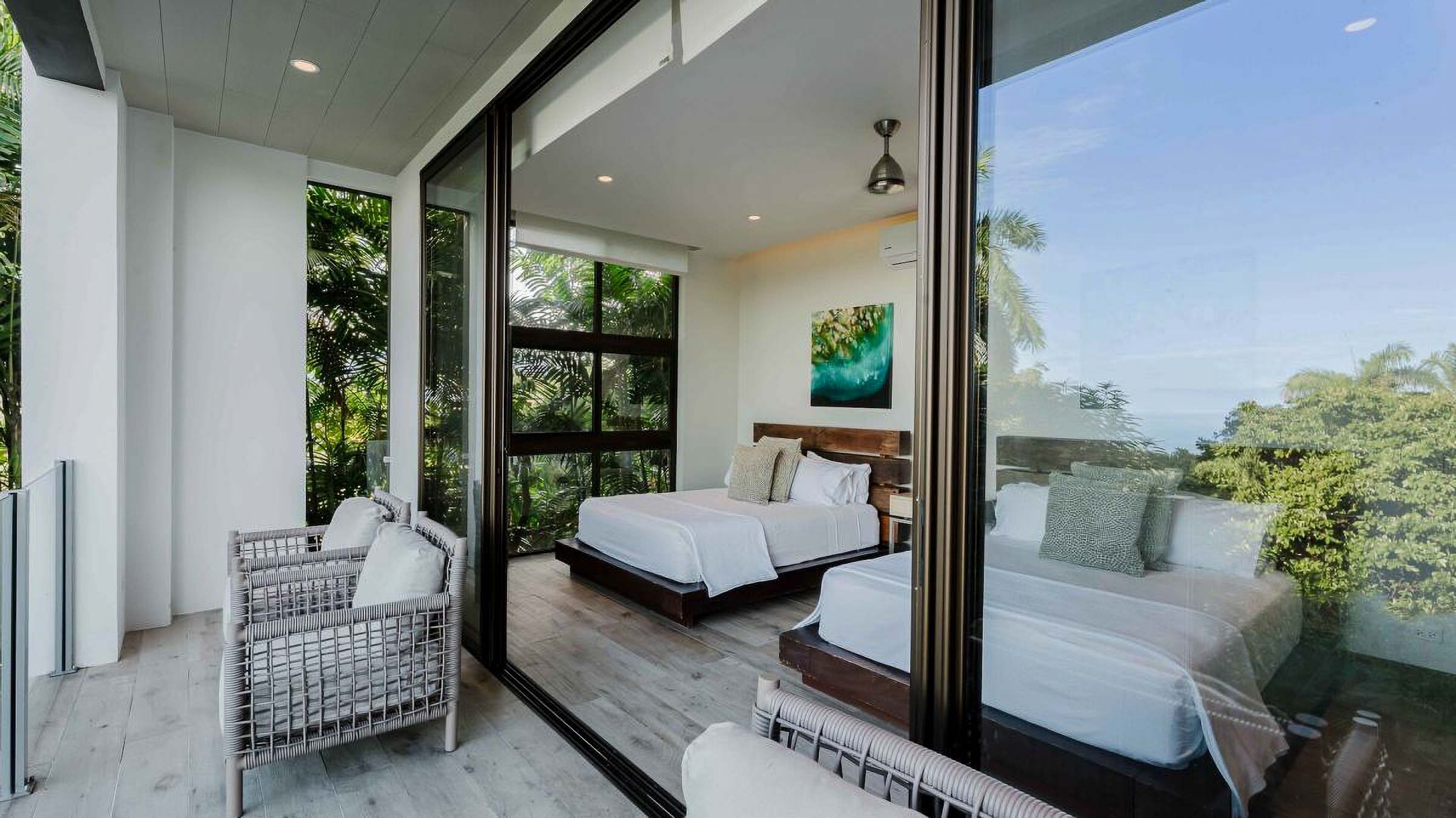 LUXURY VILLA WITH GUEST HOUSE AND HIGH RENTAL POTENTIAL, IN TULEMAR MANUEL ANTONIO