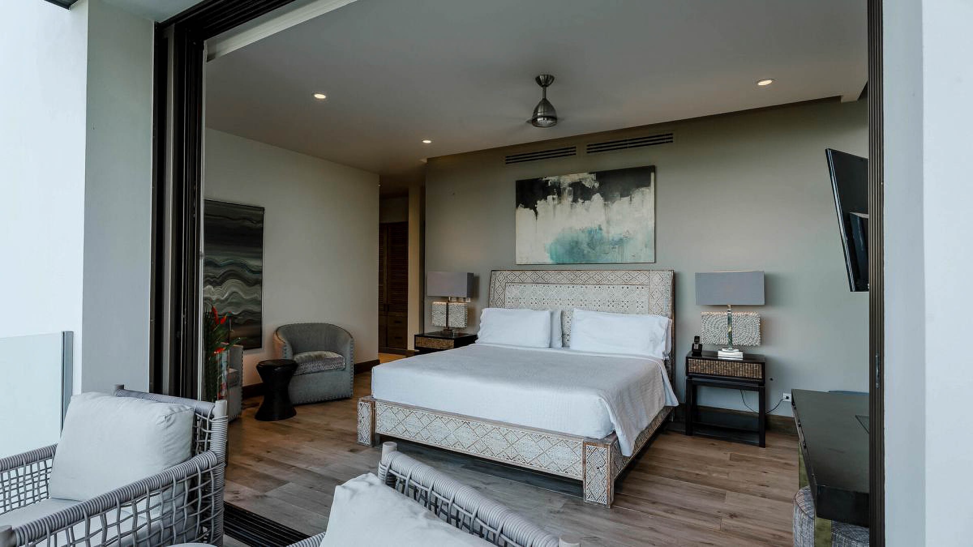 LUXURY VILLA WITH GUEST HOUSE AND HIGH RENTAL POTENTIAL, IN TULEMAR MANUEL ANTONIO