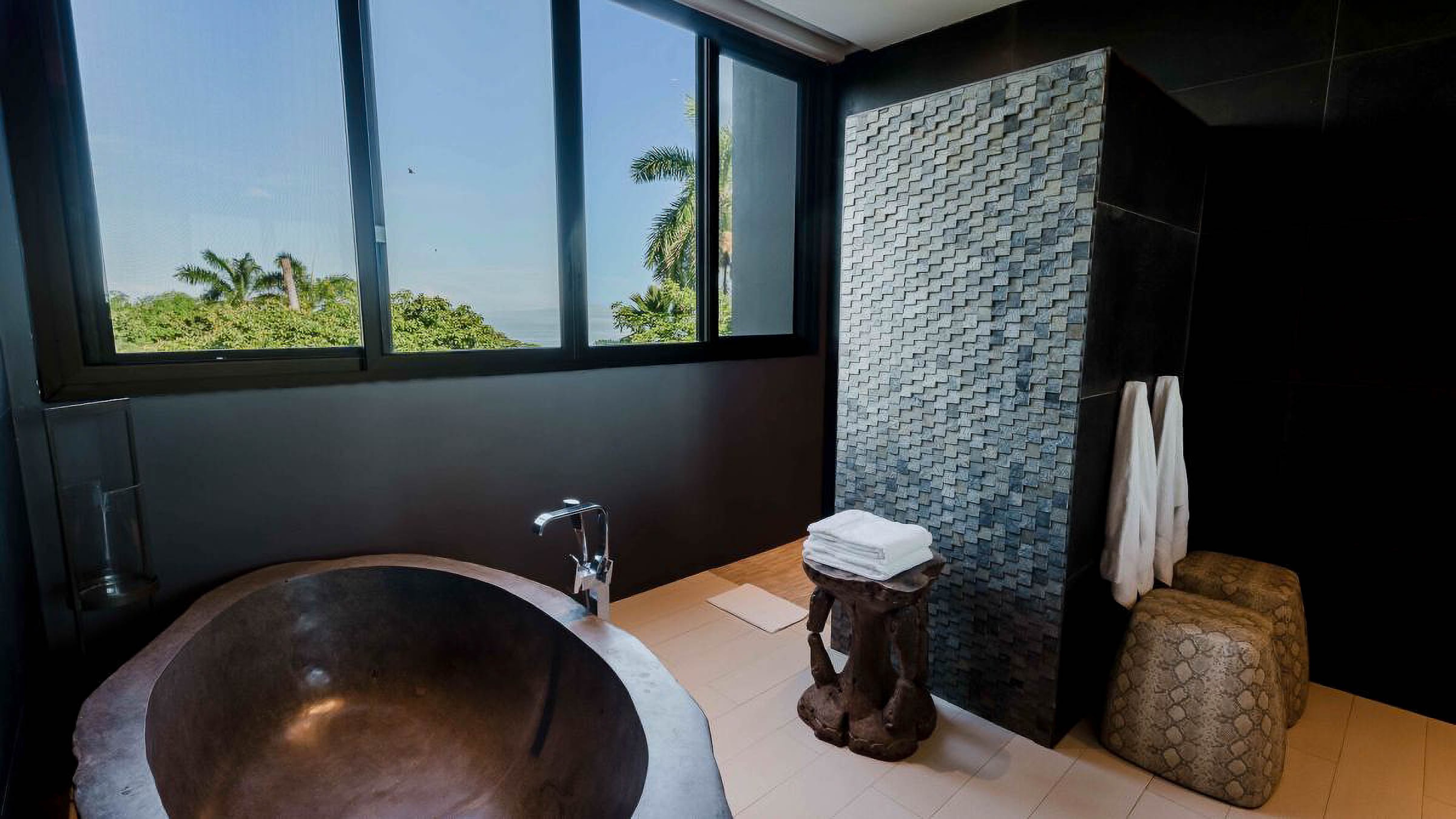 LUXURY VILLA WITH GUEST HOUSE AND HIGH RENTAL POTENTIAL, IN TULEMAR MANUEL ANTONIO