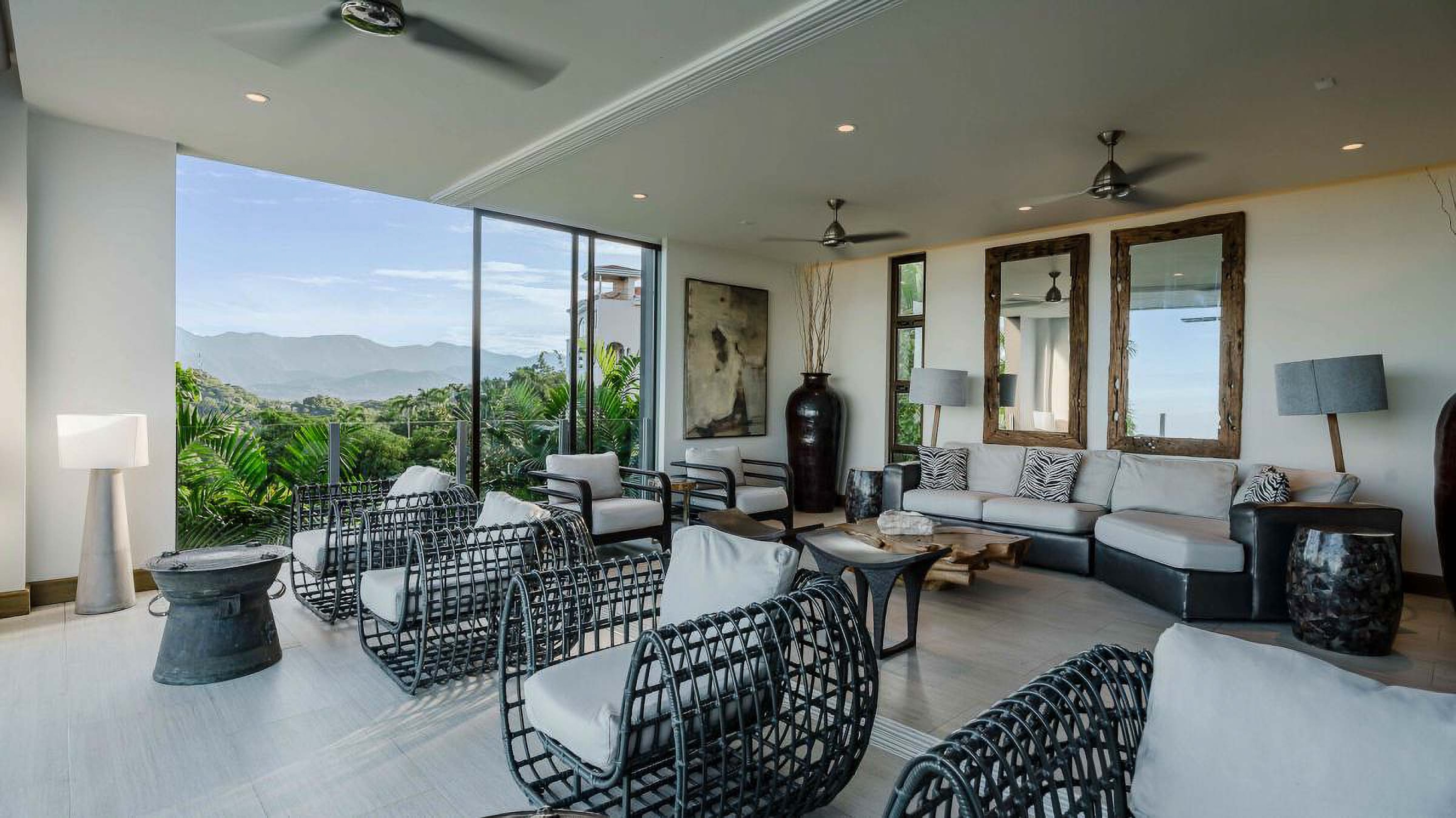 LUXURY VILLA WITH GUEST HOUSE AND HIGH RENTAL POTENTIAL, IN TULEMAR MANUEL ANTONIO