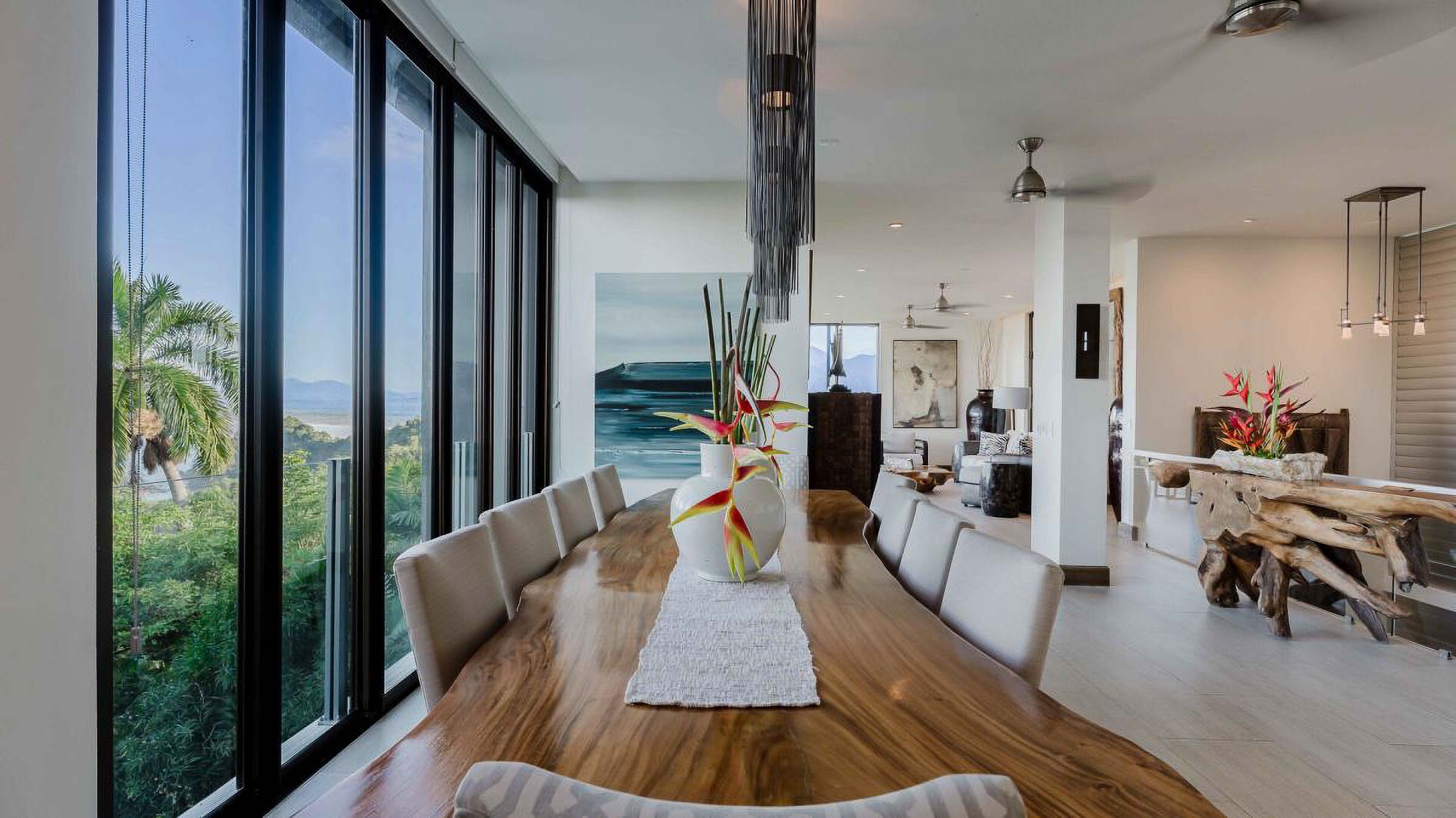 LUXURY VILLA WITH GUEST HOUSE AND HIGH RENTAL POTENTIAL, IN TULEMAR MANUEL ANTONIO