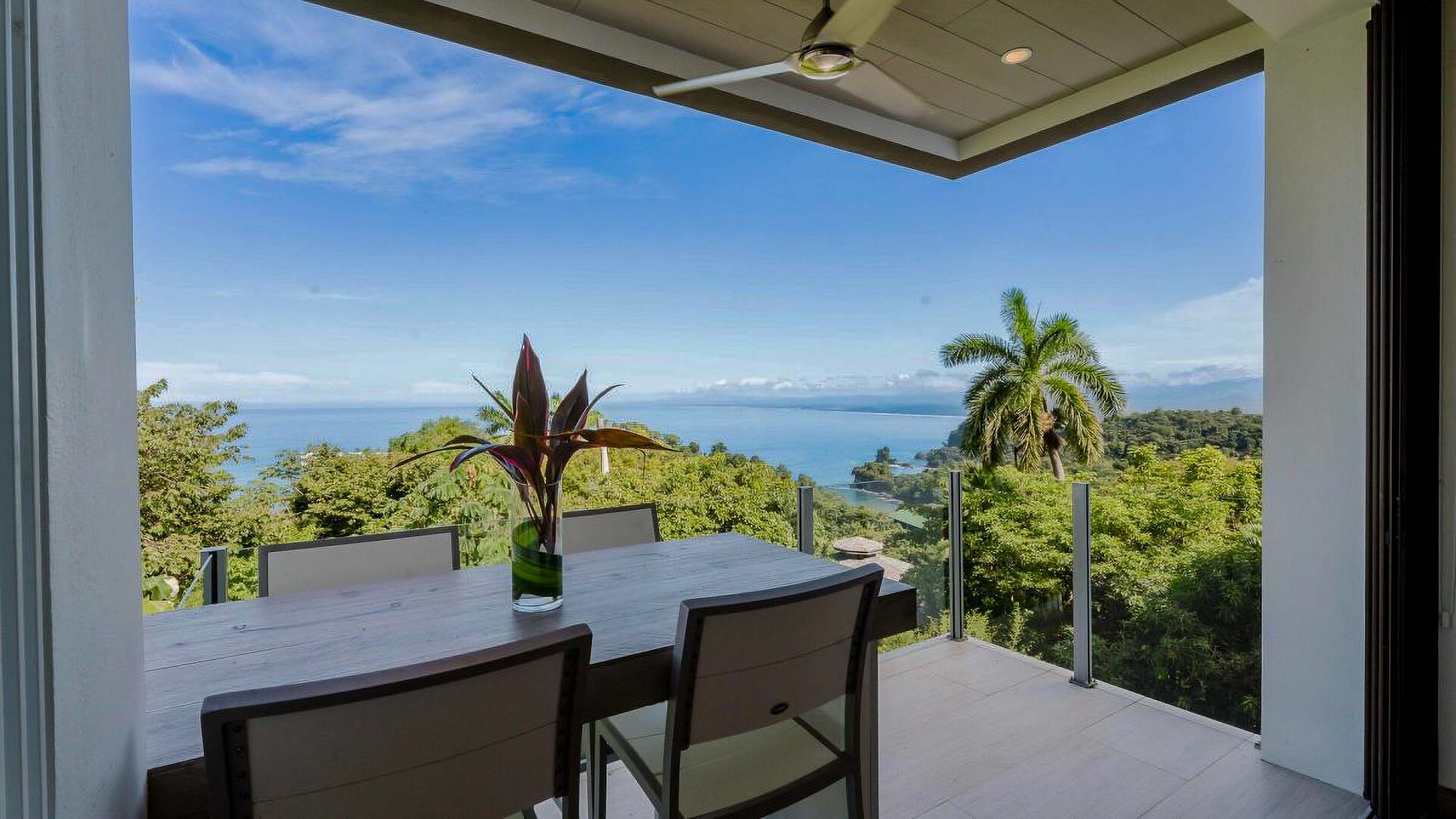 LUXURY VILLA WITH GUEST HOUSE AND HIGH RENTAL POTENTIAL, IN TULEMAR MANUEL ANTONIO