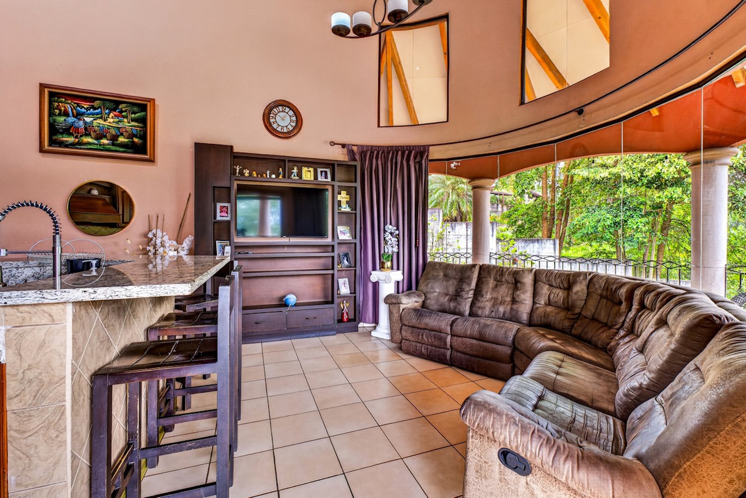 5-BEDROOM RESIDENCE SURROUNDED BY NATURE, IN RIVAS PEREZ ZELEDON