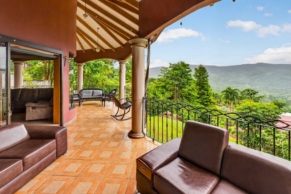 5-BEDROOM RESIDENCE SURROUNDED BY NATURE, IN RIVAS PEREZ ZELEDON