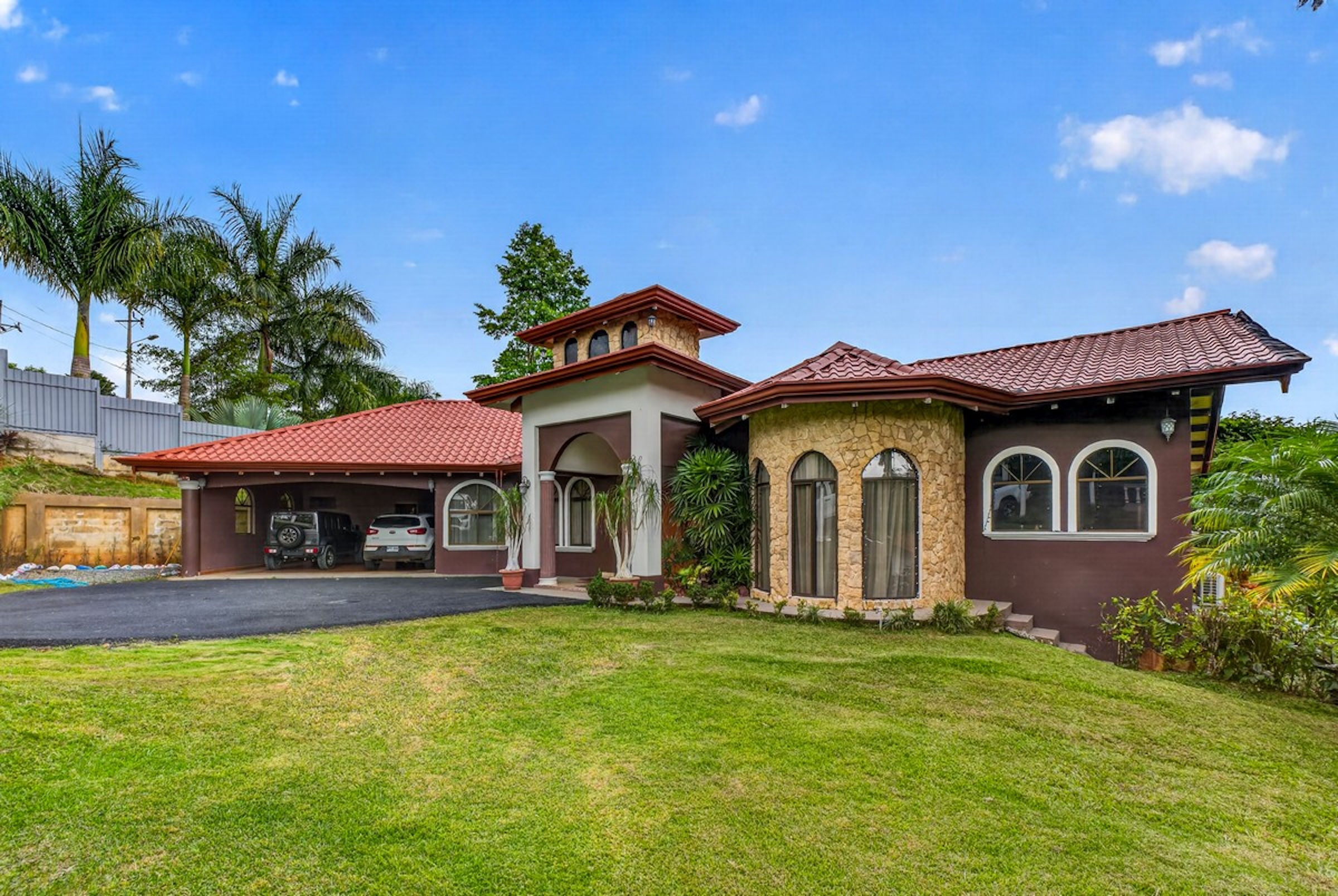 5-BEDROOM RESIDENCE SURROUNDED BY NATURE, IN RIVAS PEREZ ZELEDON
